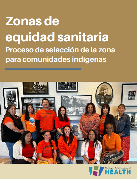 Página de título de la Zona Inglesa para el Proceso de Selección de Comunidades Nativas. Un encabezado marrón con texto blanco seguido de una foto grupal del personal de HEZ y el Panel Asesor Indígena vistiendo naranja por el Día de la Camiseta Naranja, que aumenta la conciencia sobre los impactos intergeneracionales individuales, familiares y comunitarios de las Escuelas Residenciales. Siete personas en la fila trasera están de pie contra una pared con retratos de diferentes miembros de la tribu Spokane.